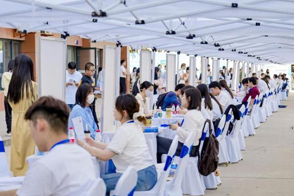 三亚跨城揽才成效显著 3城12校引才行动助力高质量发展